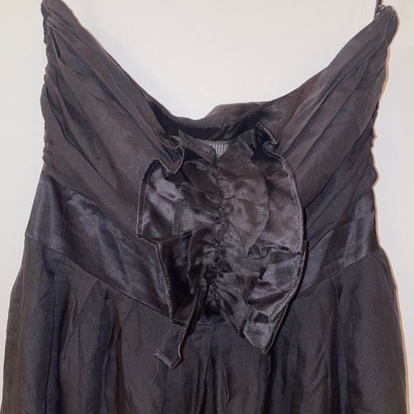 Luxurious strapless dress with ruffle detail black - Picture 4 of 4